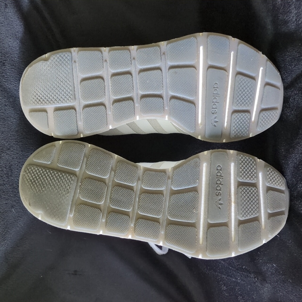 Adidas Swift Run X Women’s sz 9 - Picture 6 of 7